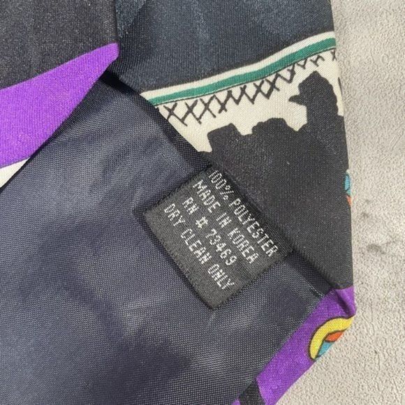 VTG 1993 Looney Tunes Mania Mens Tie Bugs Bunny Taz Devil Marvin Basketball MINT - Picture 5 of 5